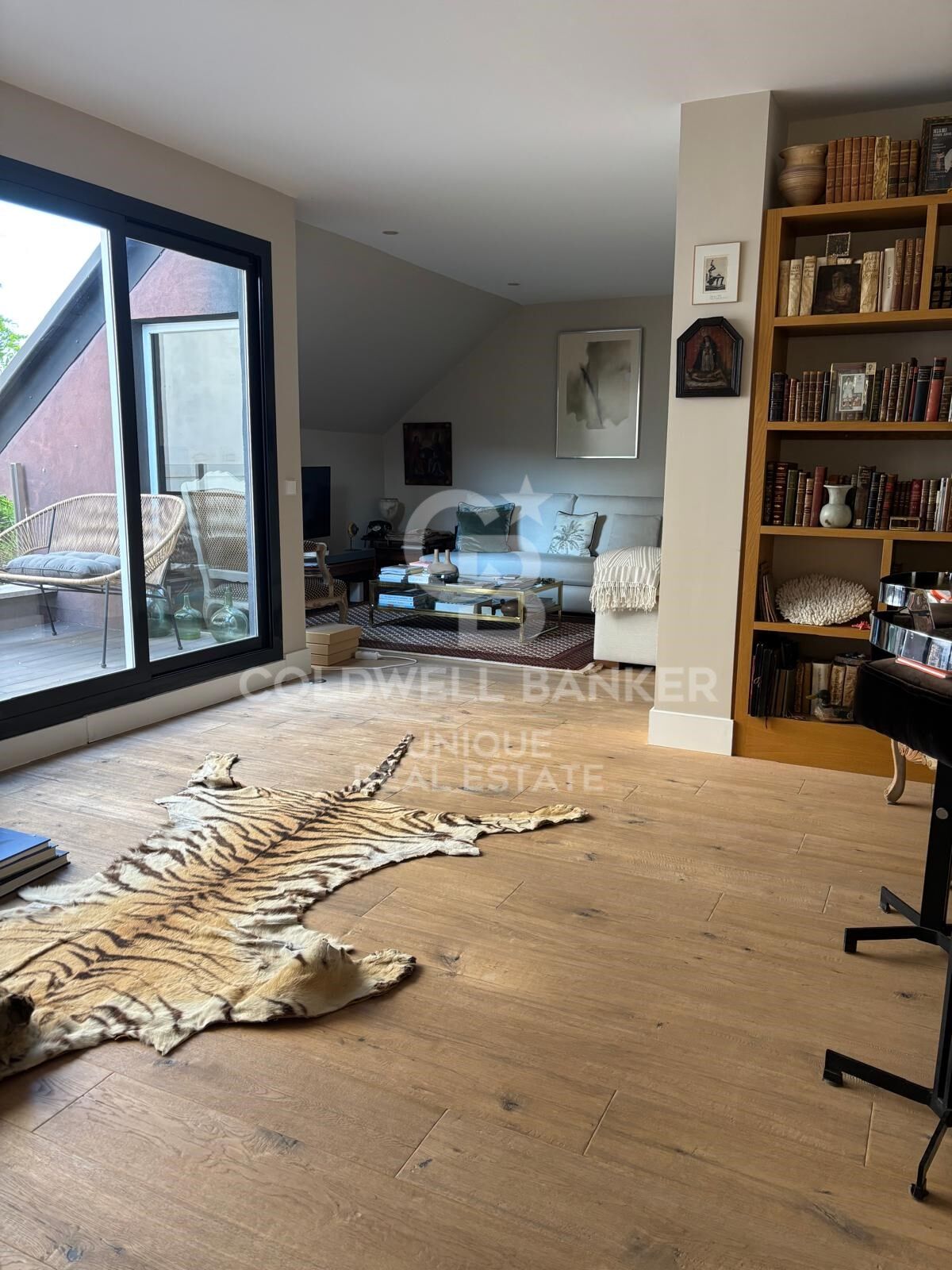 Penthouse with terrace with 2 bedrooms in El Viso tastefully renovated