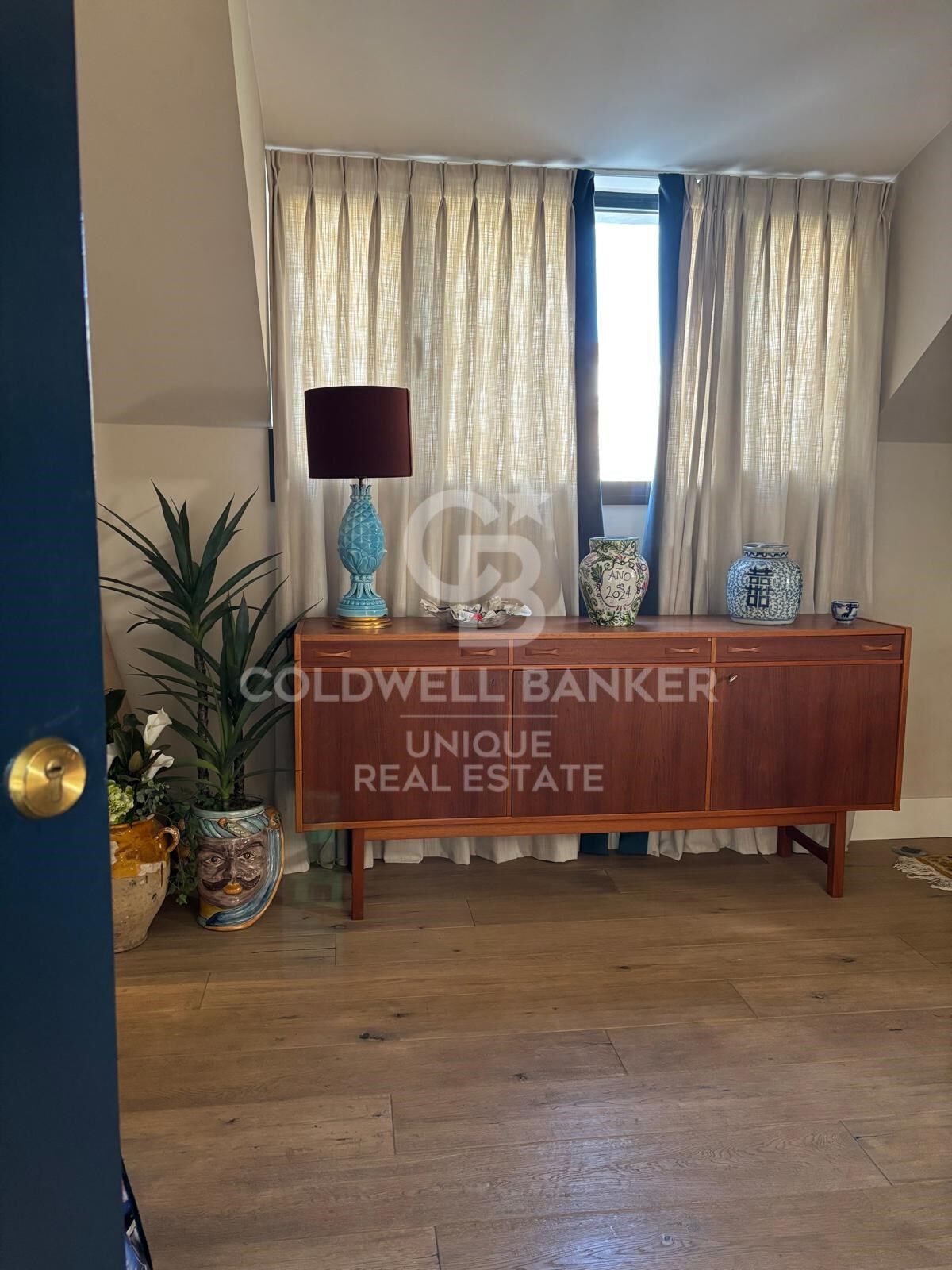 Penthouse with terrace with 2 bedrooms in El Viso tastefully renovated