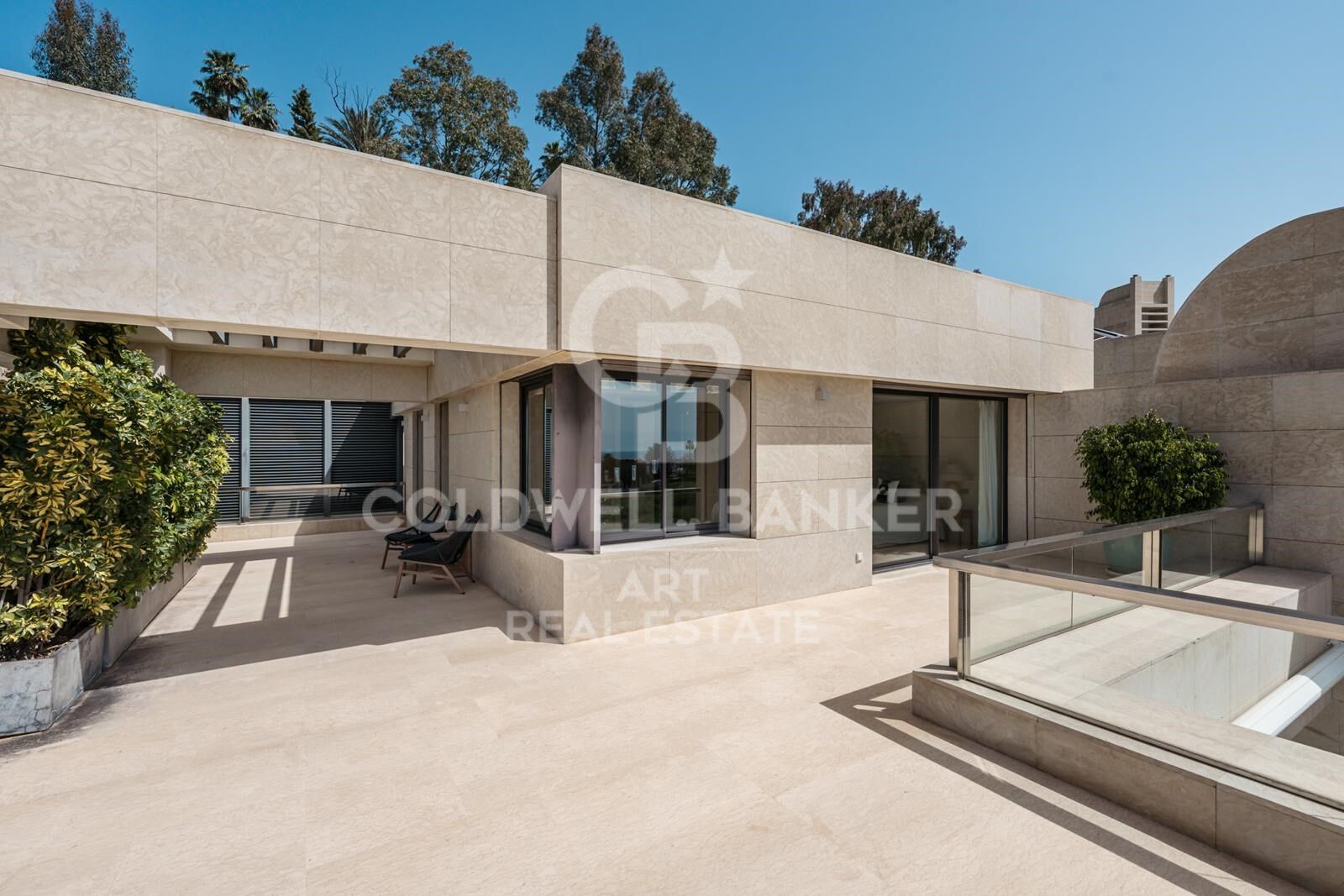 Penthouse duplex avec piscine privée et vues panoramiques à Los Arrayanes, Nueva Andalucía