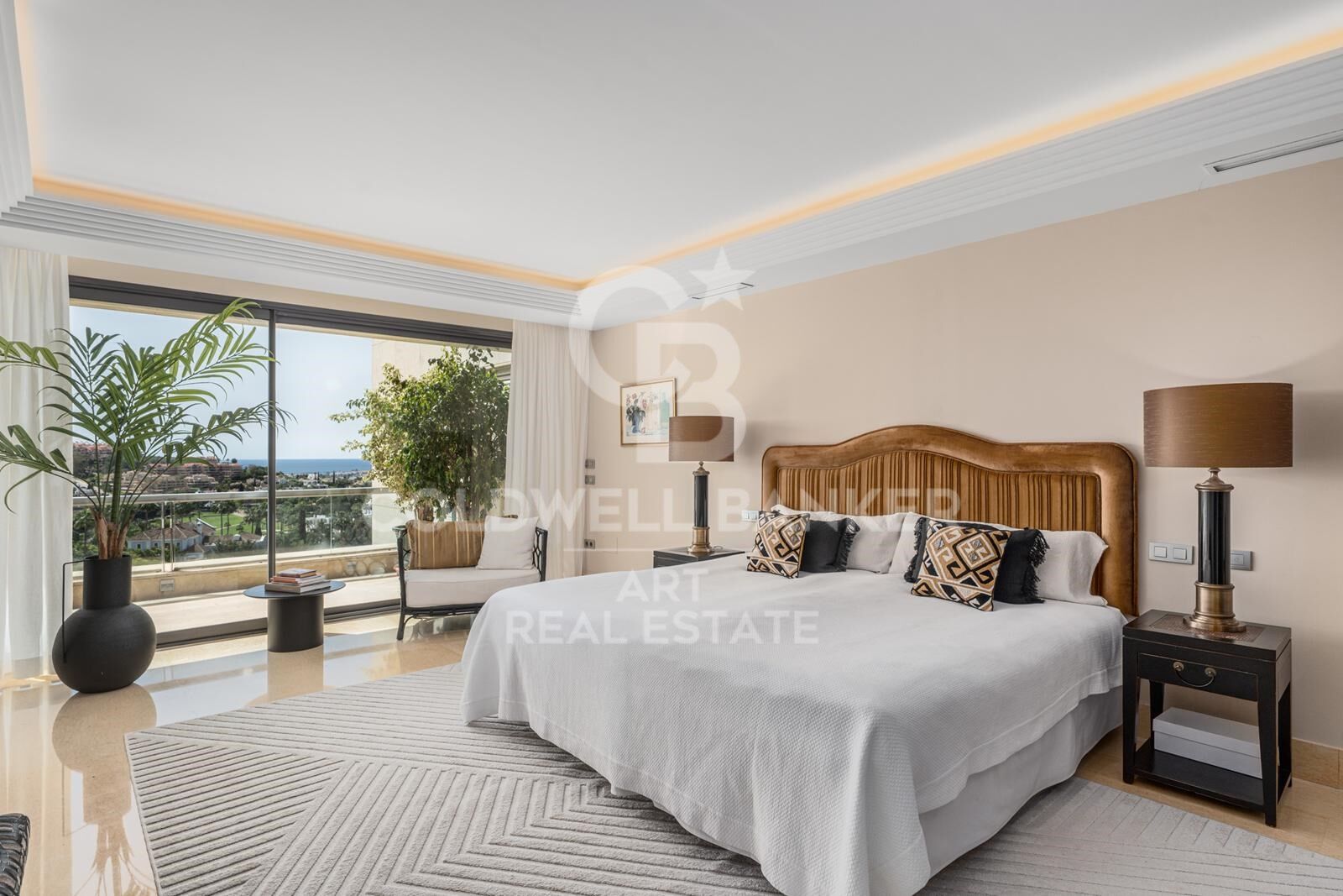 Duplex penthouse with private pool and panoramic views in Los Arrayanes, Nueva Andalucía