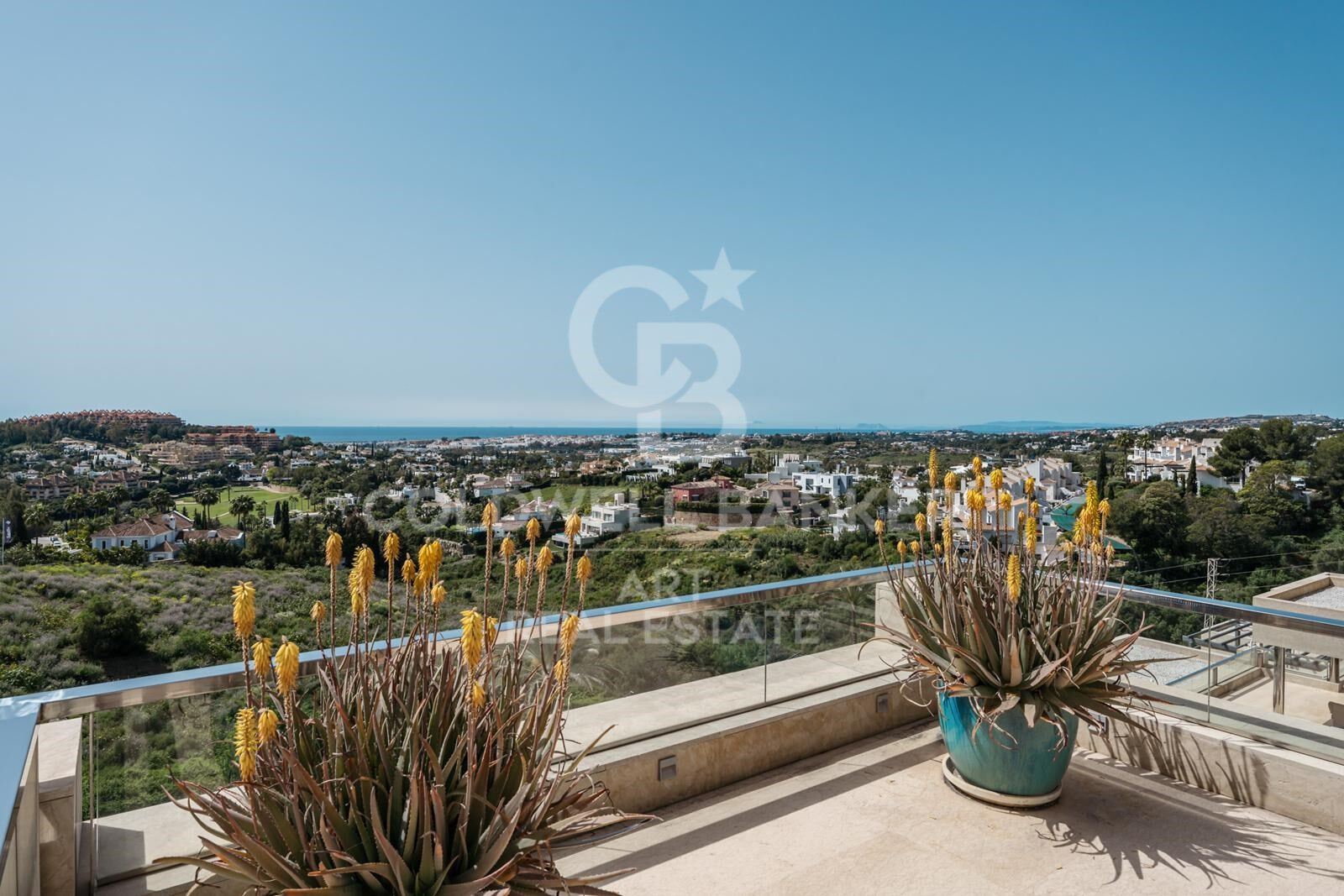Duplex penthouse with private pool and panoramic views in Los Arrayanes, Nueva Andalucía