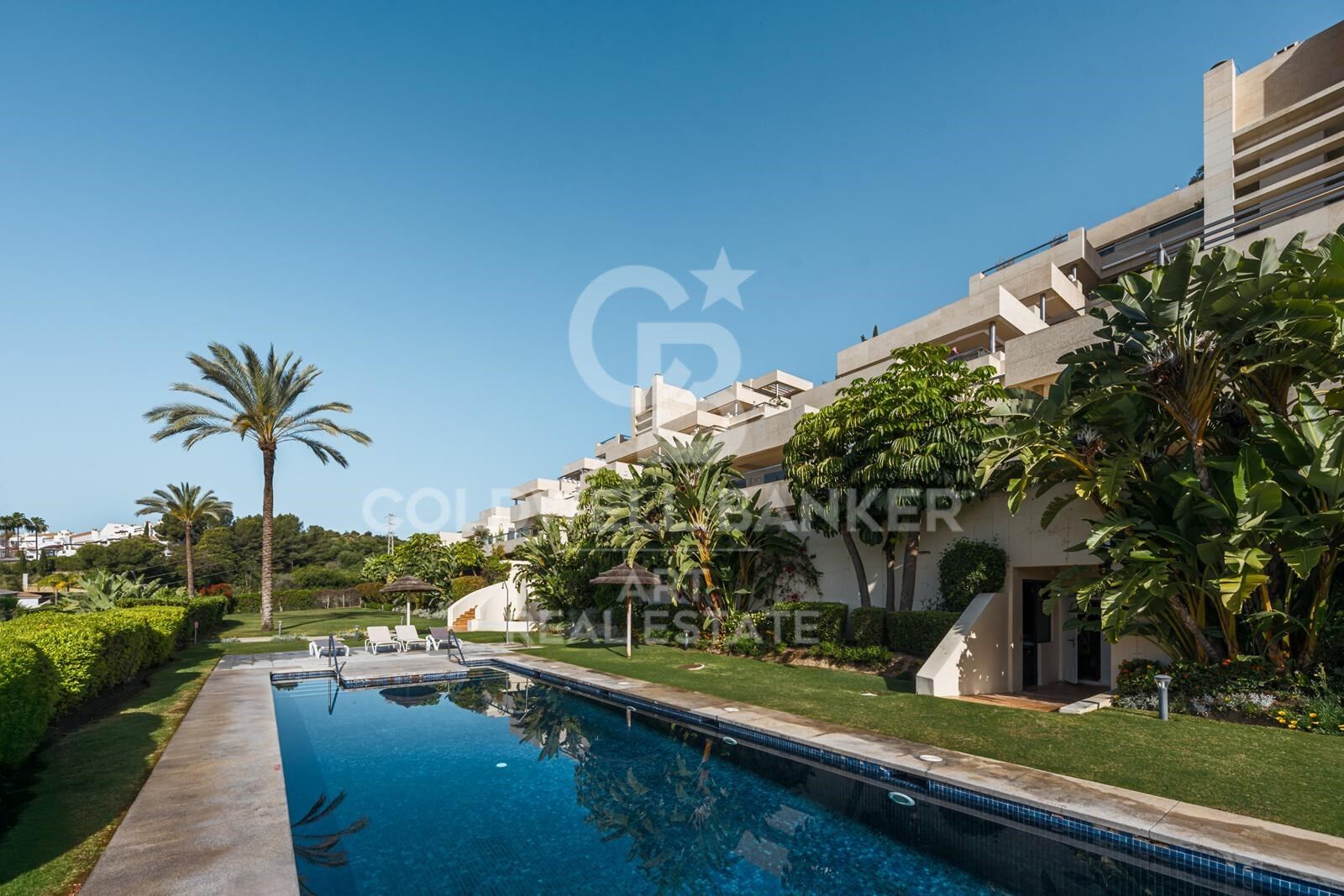 Duplex penthouse with private pool and panoramic views in Los Arrayanes, Nueva Andalucía