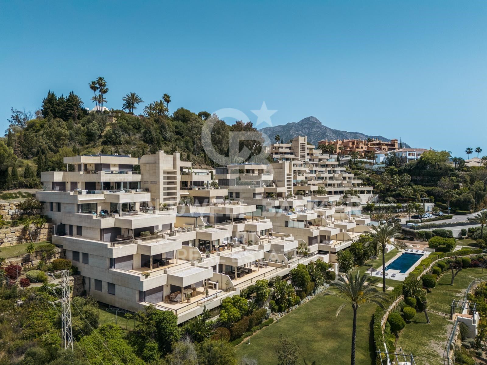 Duplex-Penthouse mit privatem Pool und Panoramablick in Los Arrayanes, Nueva Andalucía