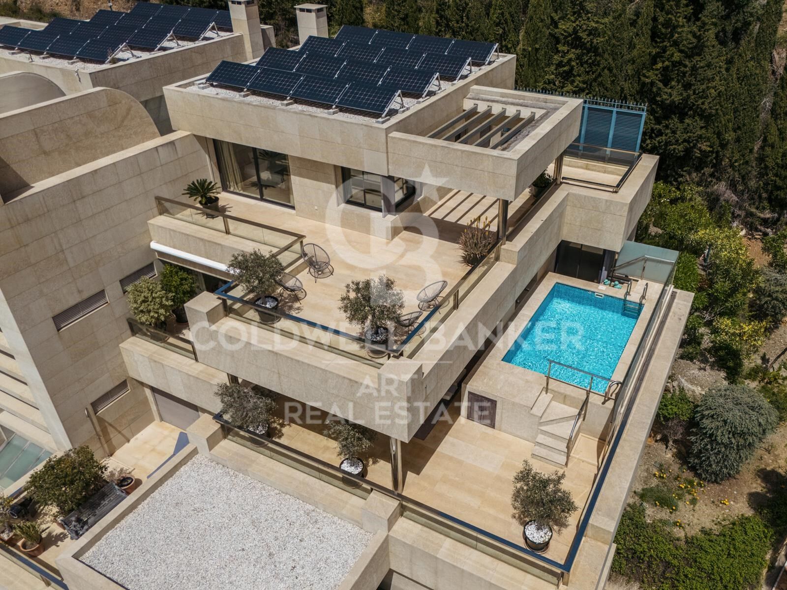 Ático dúplex con piscina privada y vistas panorámicas en Los Arrayanes, Nueva Andalucía
