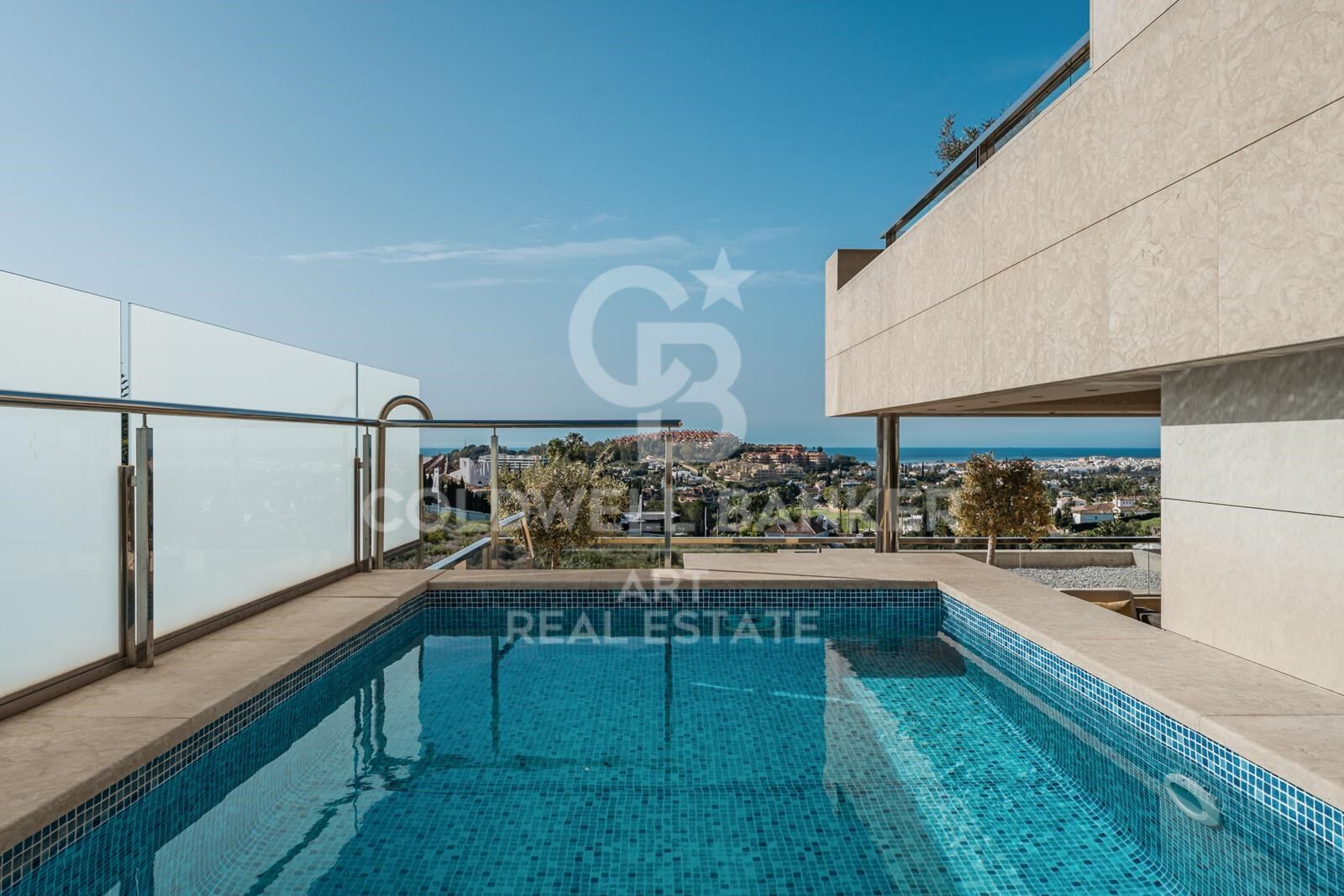 Duplex penthouse with private pool and panoramic views in Los Arrayanes, Nueva Andalucía