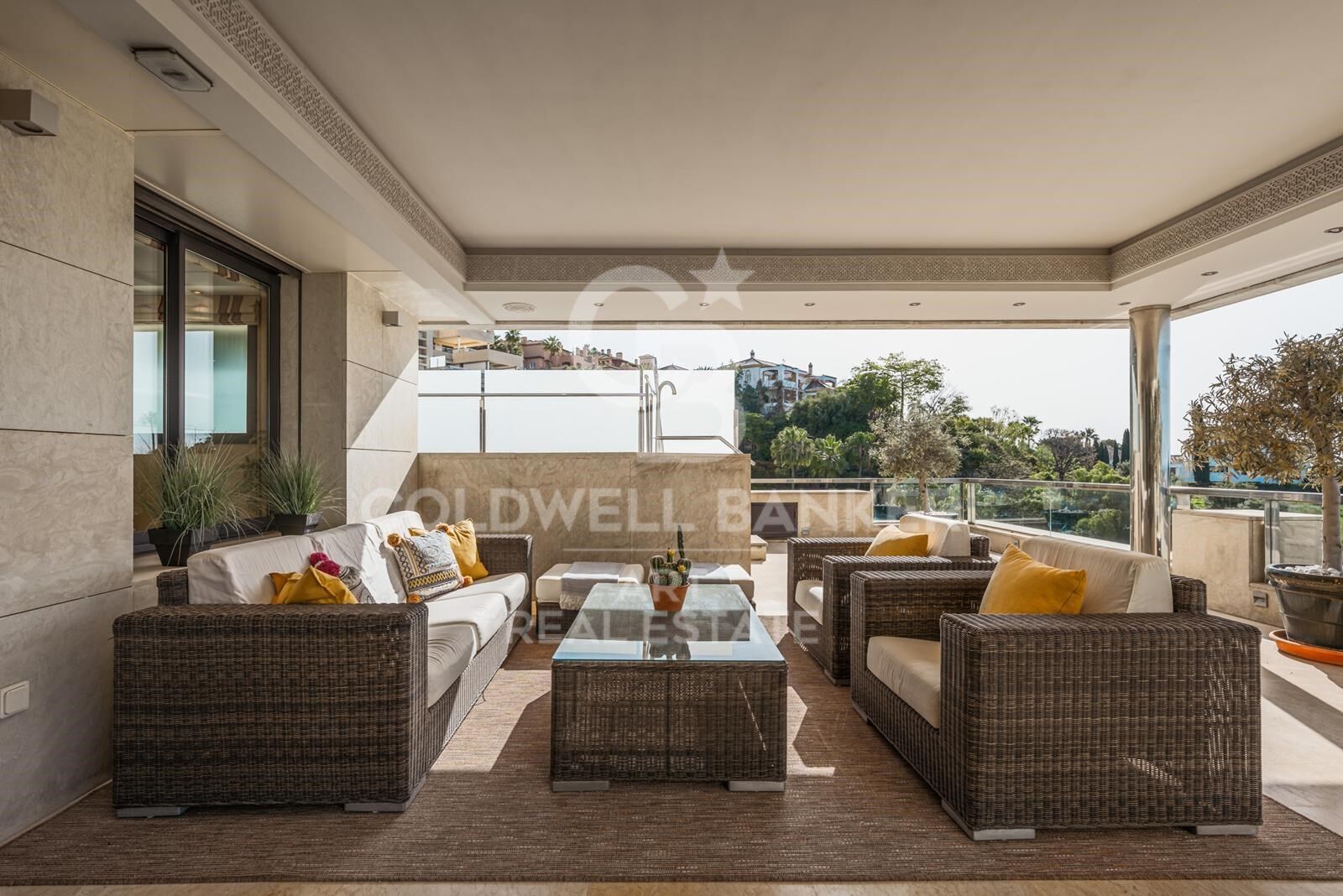 Duplex penthouse with private pool and panoramic views in Los Arrayanes, Nueva Andalucía