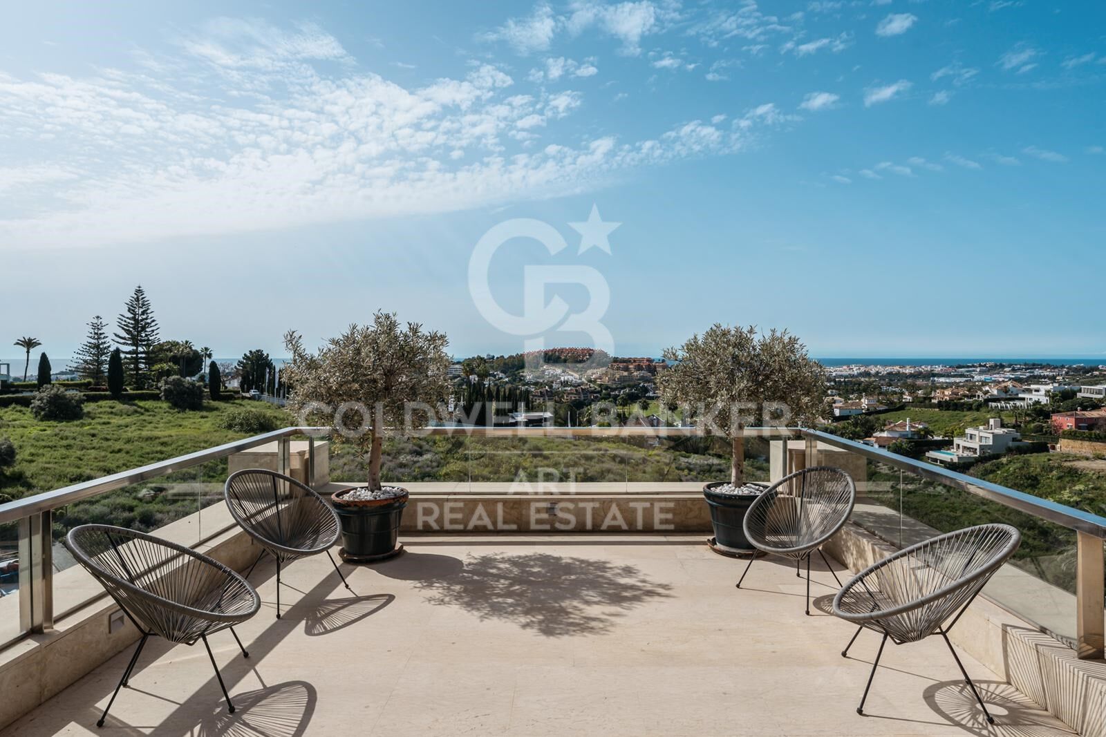 Duplex penthouse with private pool and panoramic views in Los Arrayanes, Nueva Andalucía