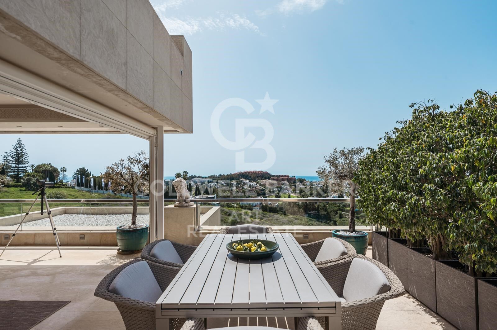 Penthouse duplex avec piscine privée et vues panoramiques à Los Arrayanes, Nueva Andalucía