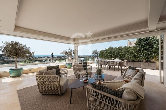 Duplex penthouse with private pool and panoramic views in Los Arrayanes, Nueva Andalucía