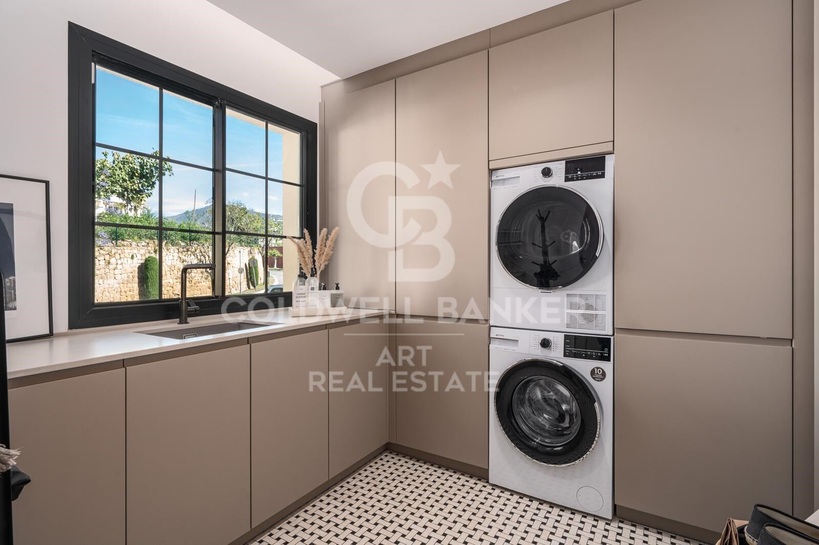 Luxury duplex penthouse with panoramic views in Torre Halcones, Benahavis