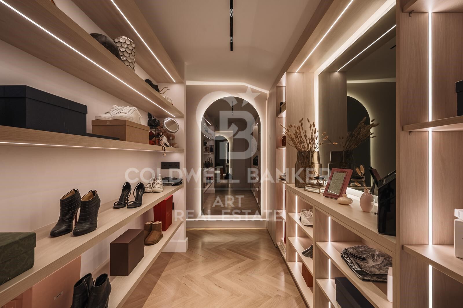 Luxury duplex penthouse with panoramic views in Torre Halcones, Benahavis