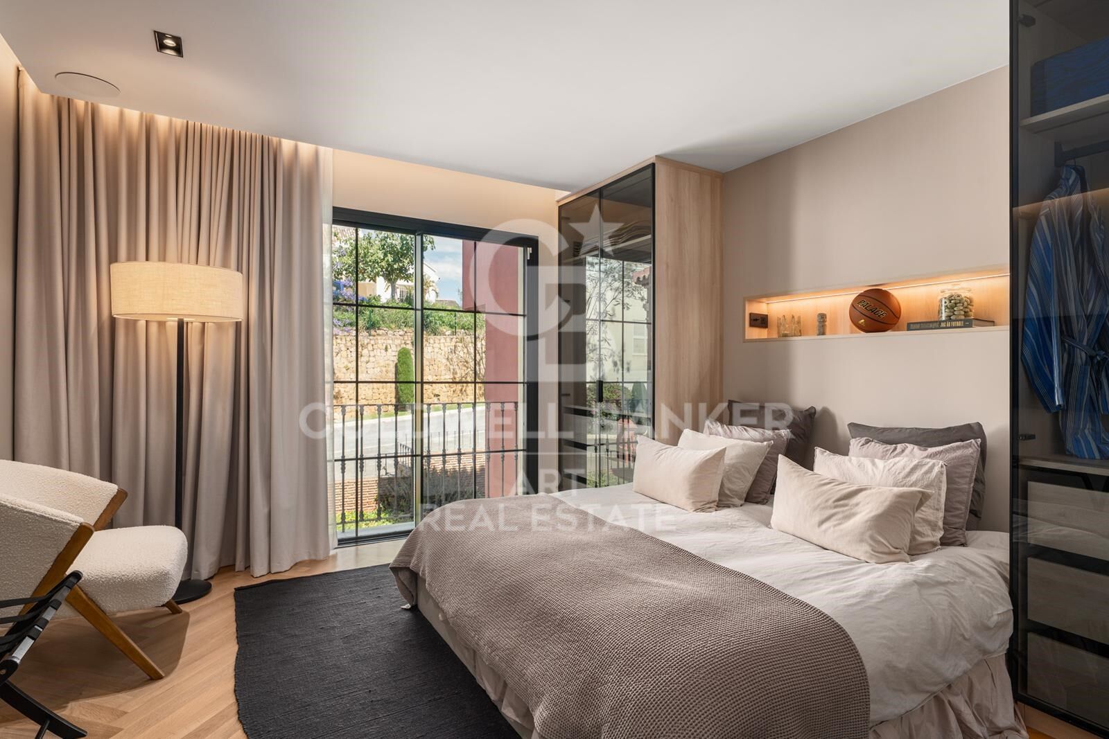 Luxury duplex penthouse with panoramic views in Torre Halcones, Benahavis