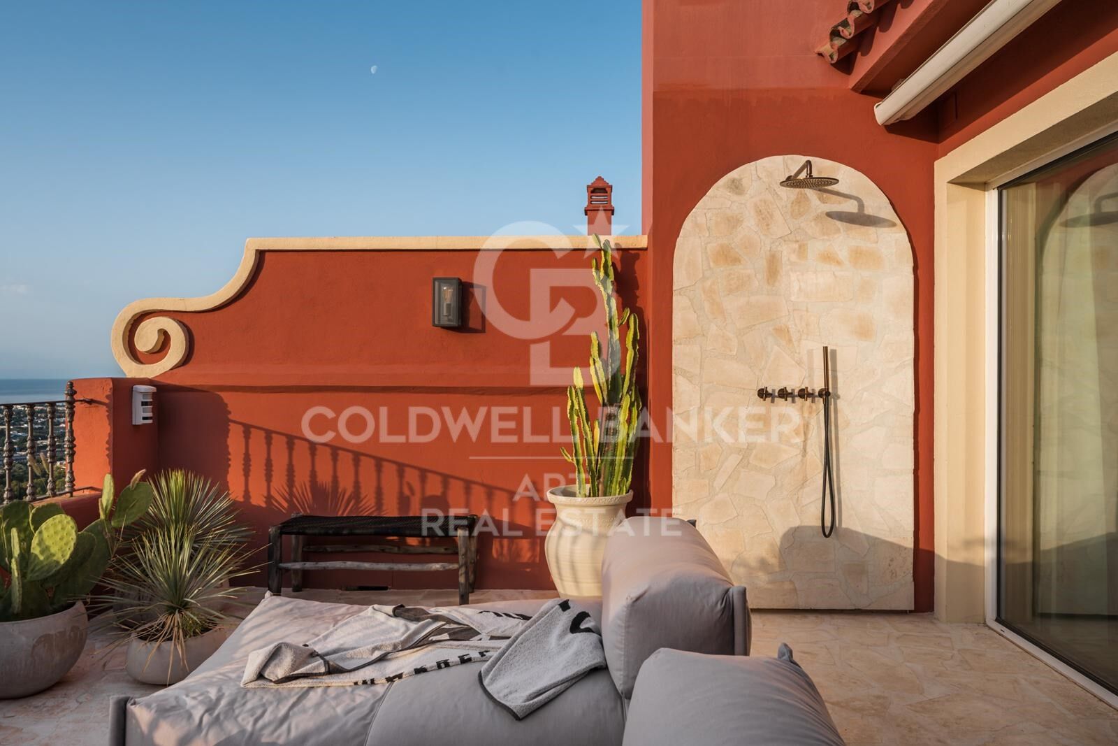 Luxury duplex penthouse with panoramic views in Torre Halcones, Benahavis