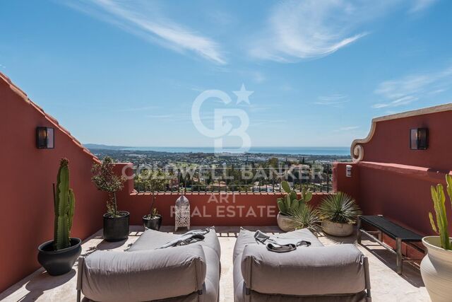 Ático dúplex de lujo con vistas panorámicas en Torre Halcones, Benahavís