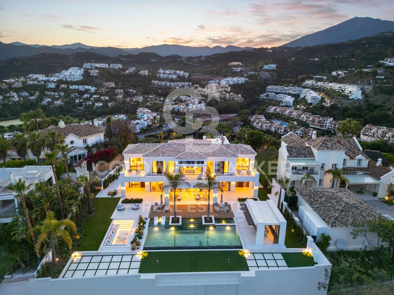 Villa moderna de lujo con vistas panorámicas en Monte Halcones, Benahavís