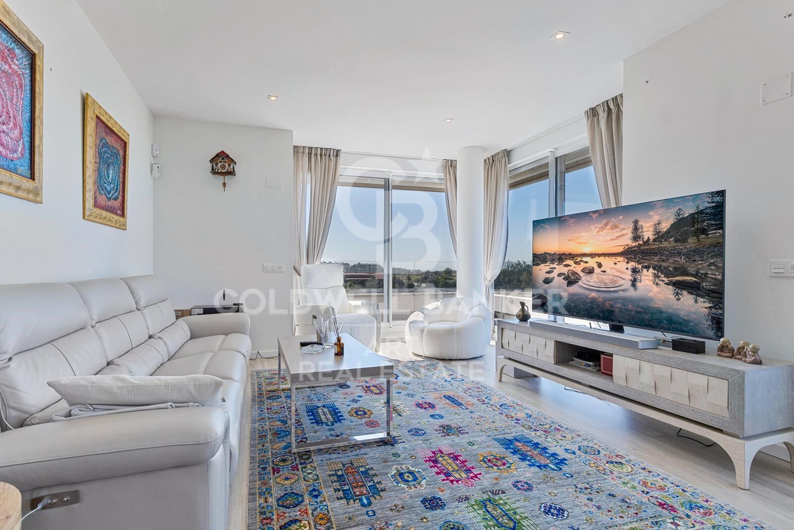 Elegante apartamento de 3 dormitorios en Jardines de Guadaiza, Nueva Andalucía