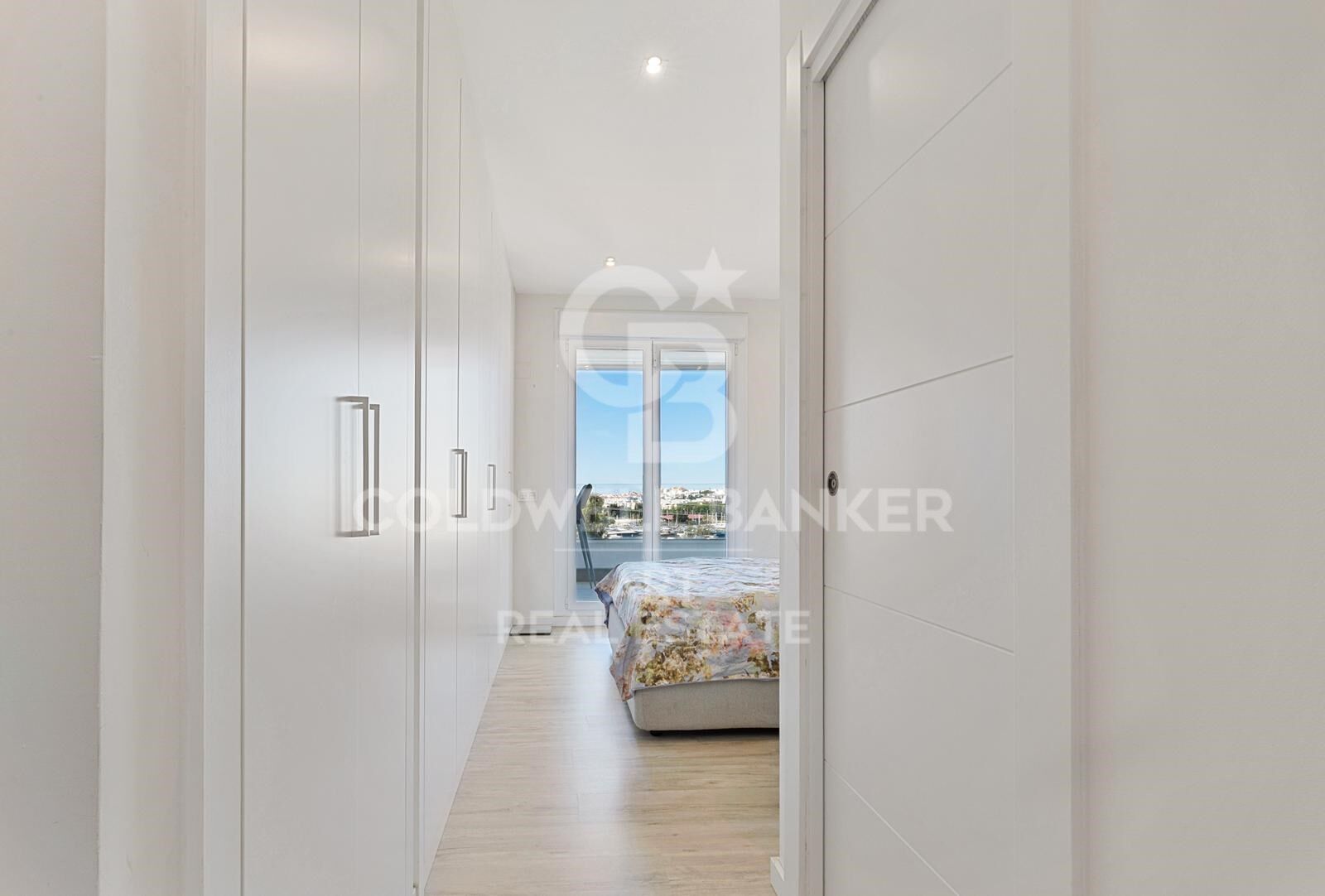 Elegante apartamento de 3 dormitorios en Jardines de Guadaiza, Nueva Andalucía