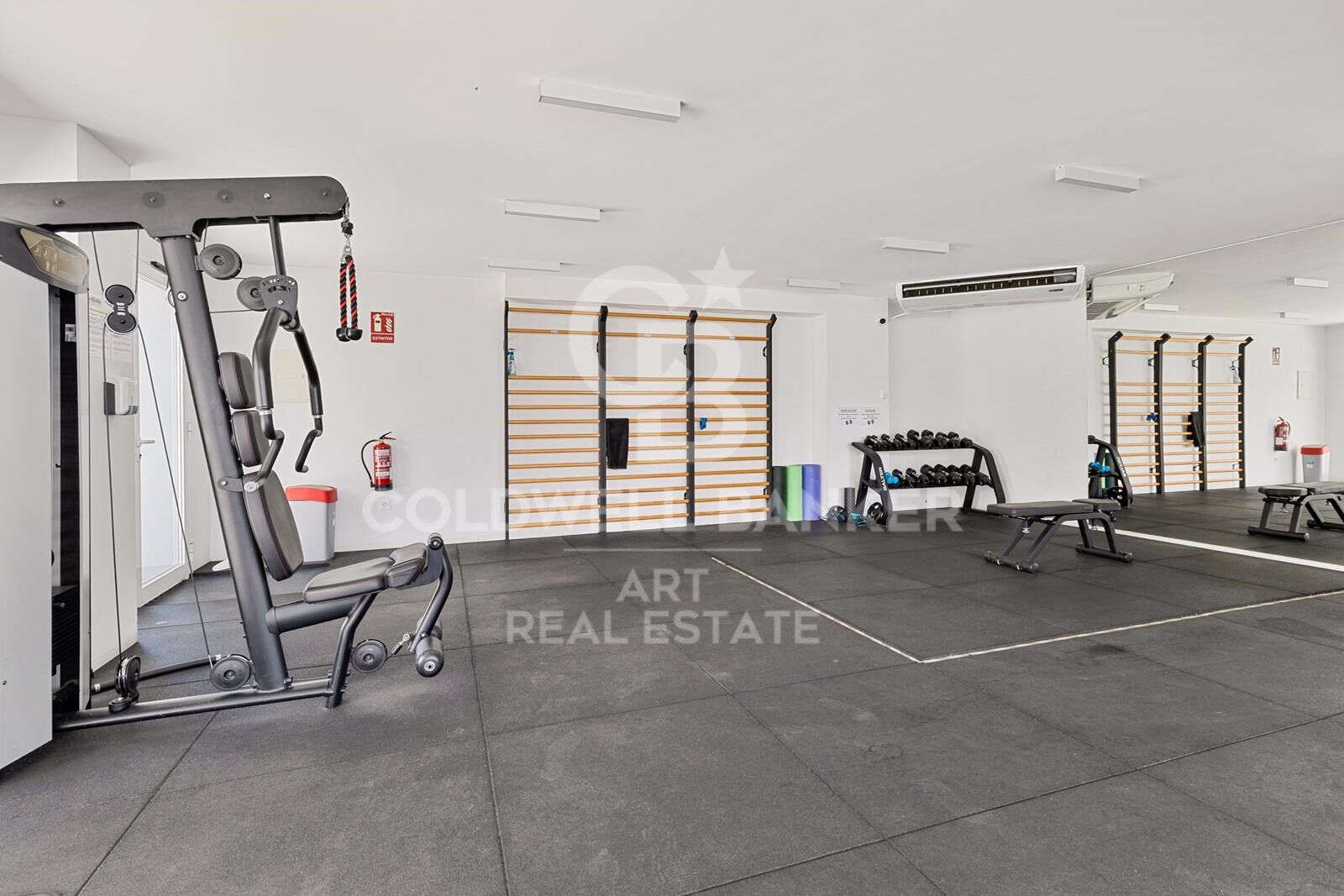 Elegante apartamento de 3 dormitorios en Jardines de Guadaiza, Nueva Andalucía