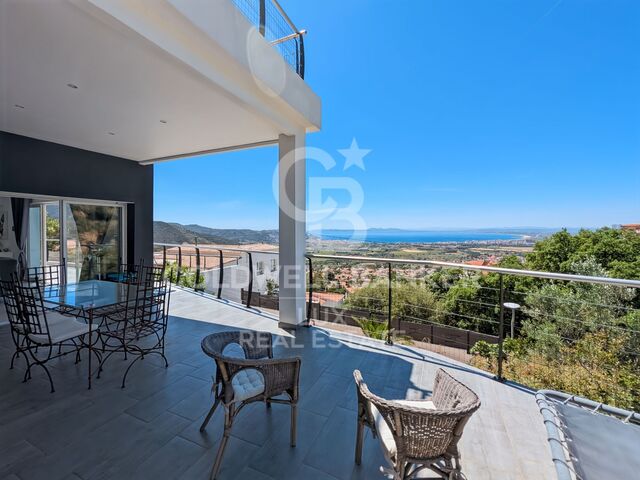 Villa mit Meerblick auf den Höhen von Roses, Mas Fumats