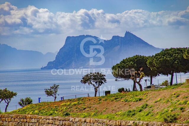 Exklusives Grundstück mit Panoramablick auf das Meer in Bahía de Las Rocas, Manilva