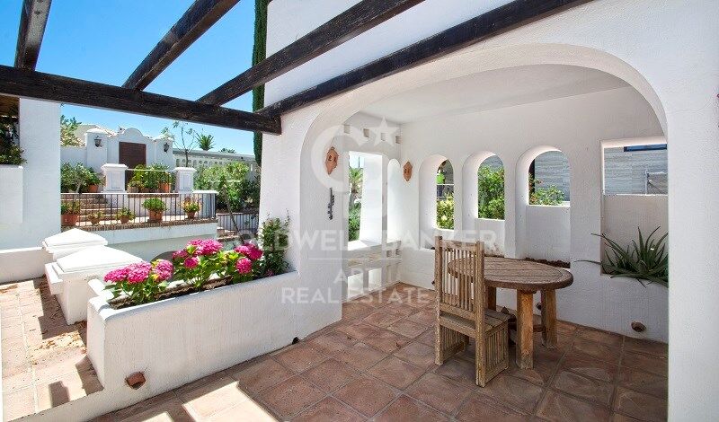 Luxury frontline golf villa in Nueva Andalucía, Marbella