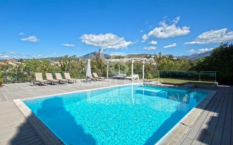 Luxury frontline golf villa in Nueva Andalucía, Marbella