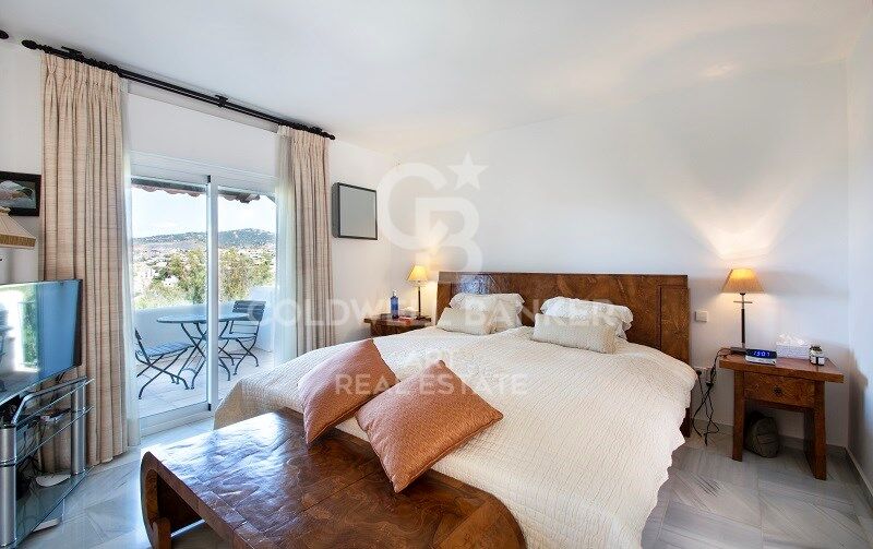 Luxury frontline golf villa in Nueva Andalucía, Marbella