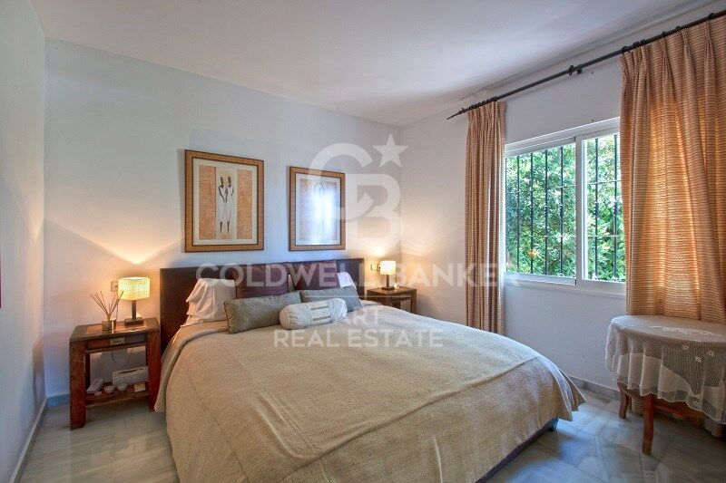 Luxury frontline golf villa in Nueva Andalucía, Marbella