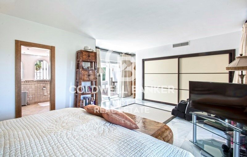 Luxury frontline golf villa in Nueva Andalucía, Marbella