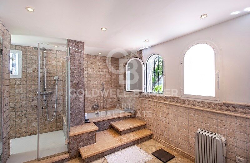 Luxury frontline golf villa in Nueva Andalucía, Marbella