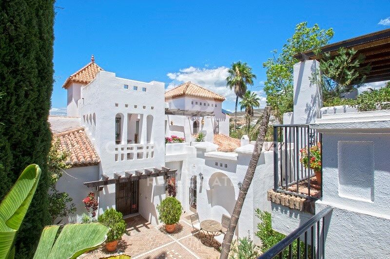 Villa de luxe en première ligne de golf à Nueva Andalucía, Marbella