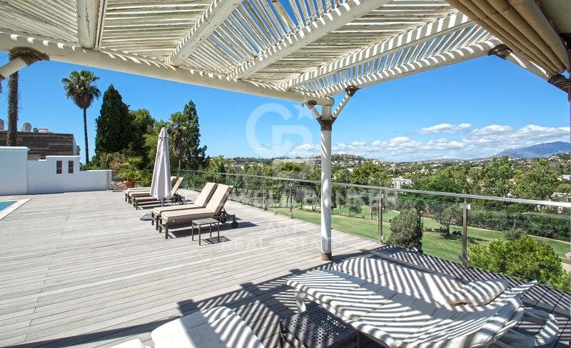 Luxuriöse Villa direkt am Golfplatz in Nueva Andalucía, Marbella