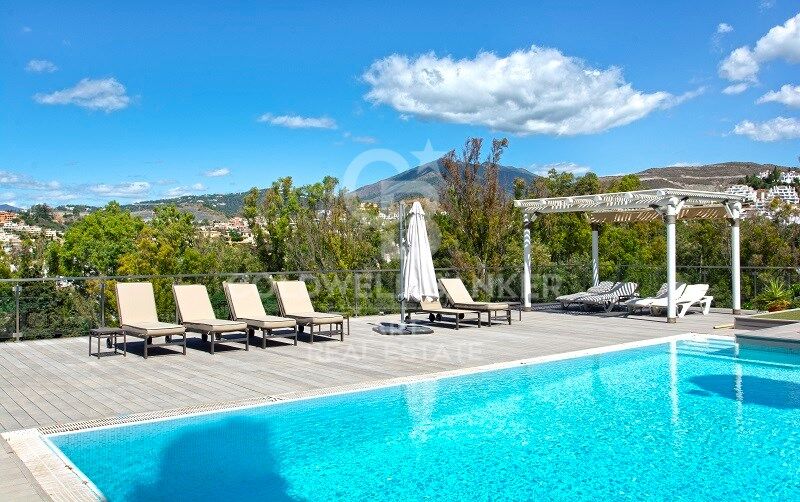 Villa de luxe en première ligne de golf à Nueva Andalucía, Marbella