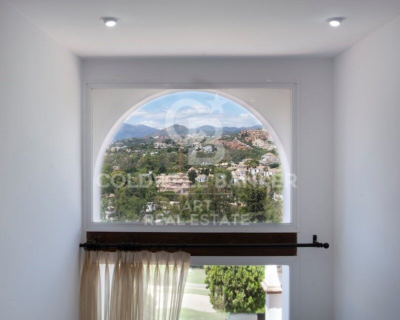 Villa de luxe en première ligne de golf à Nueva Andalucía, Marbella