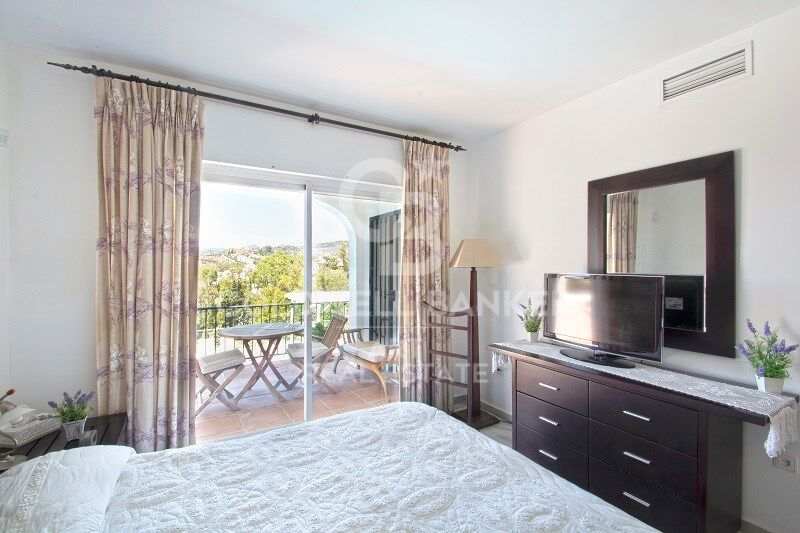 Villa de luxe en première ligne de golf à Nueva Andalucía, Marbella