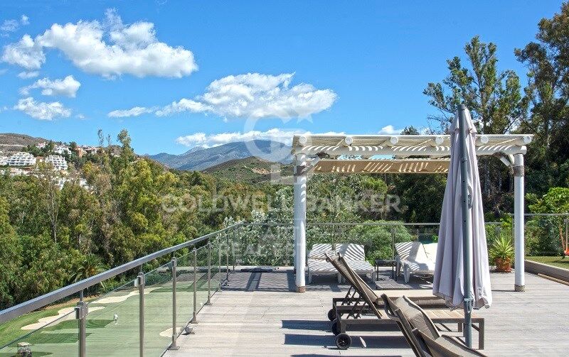 Luxuriöse Villa direkt am Golfplatz in Nueva Andalucía, Marbella