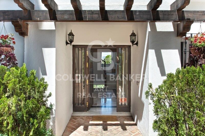 Villa de luxe en première ligne de golf à Nueva Andalucía, Marbella