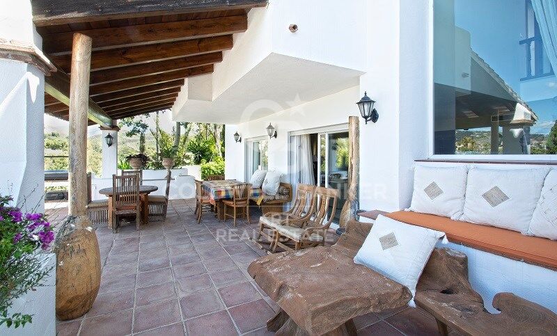 Villa de lujo en primera línea de golf en Nueva Andalucía, Marbella