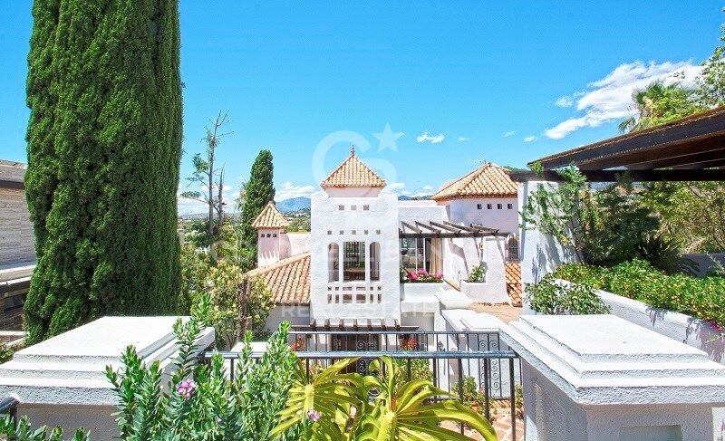 Villa de lujo en primera línea de golf en Nueva Andalucía, Marbella