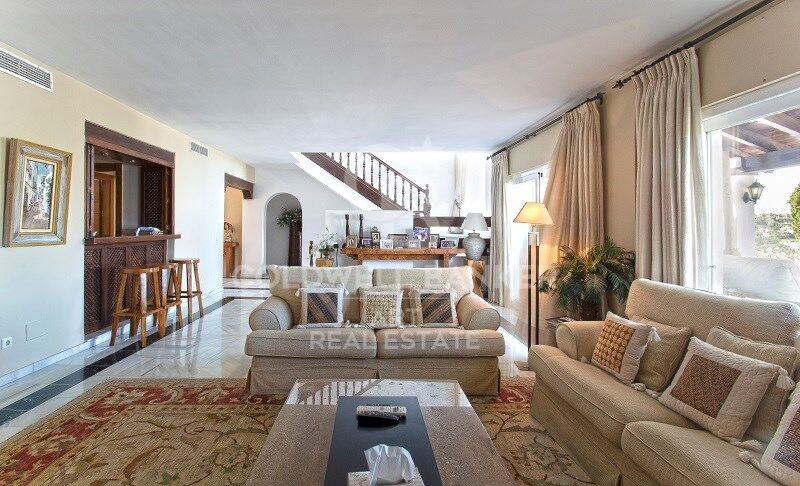 Villa de luxe en première ligne de golf à Nueva Andalucía, Marbella