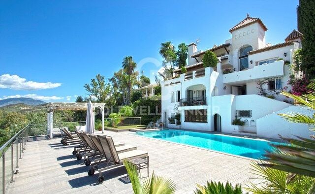 Luxuriöse Villa direkt am Golfplatz in Nueva Andalucía, Marbella