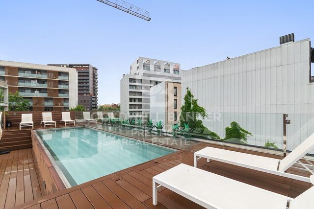 Luxury Loft with Rooftop Pool in a Historic Poblenou Building, Barcelona