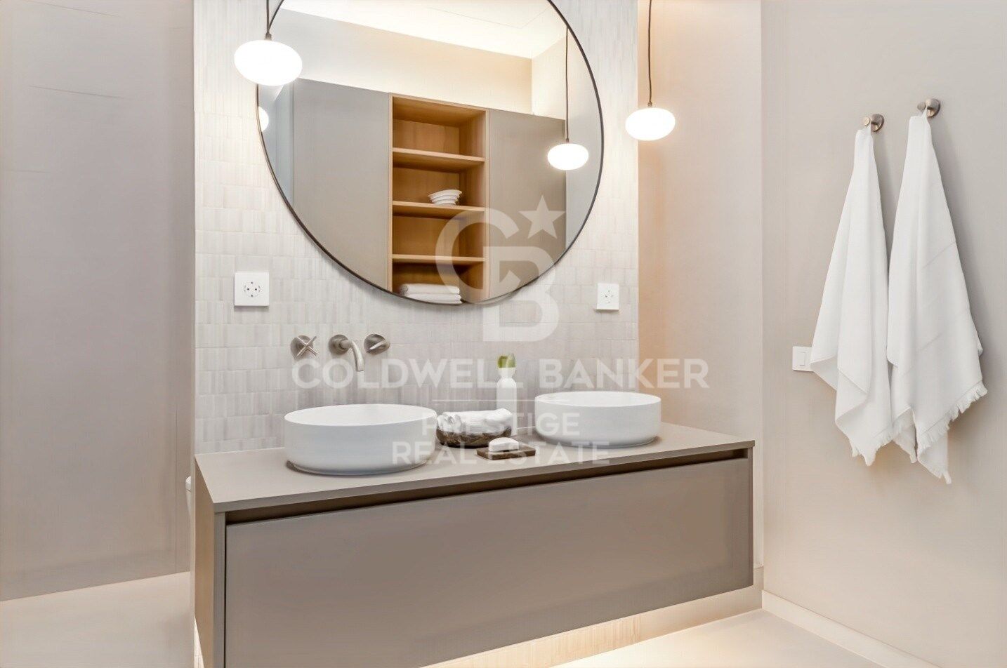 Historic elegance and modern comfort in the heart of Eixample Dreta