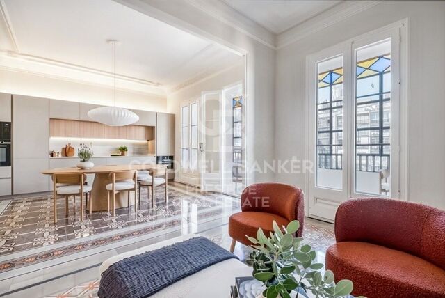 Historic elegance and modern comfort in the heart of Eixample Dreta