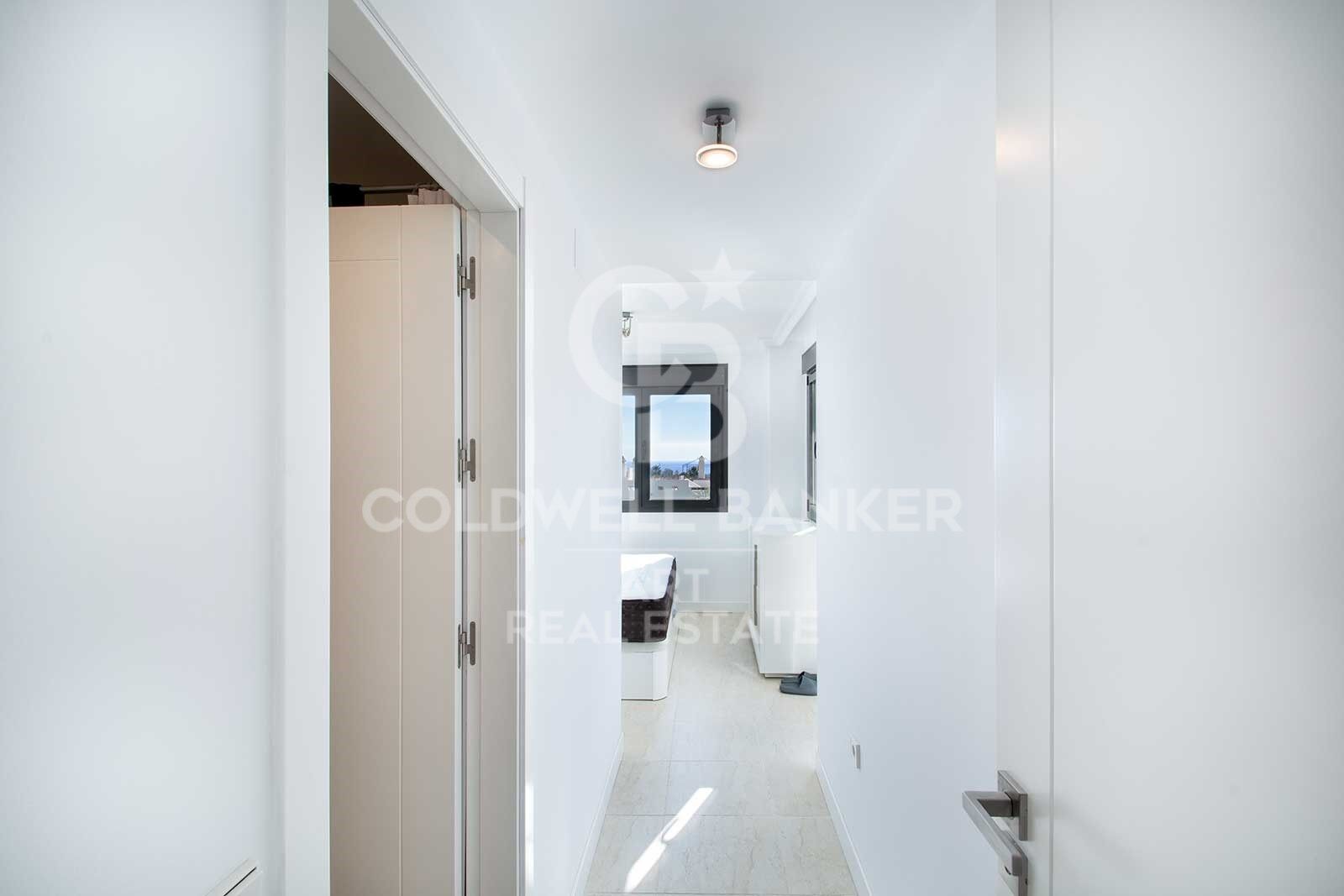 Elegant duplex penthouse with sea views in Selwo, Estepona