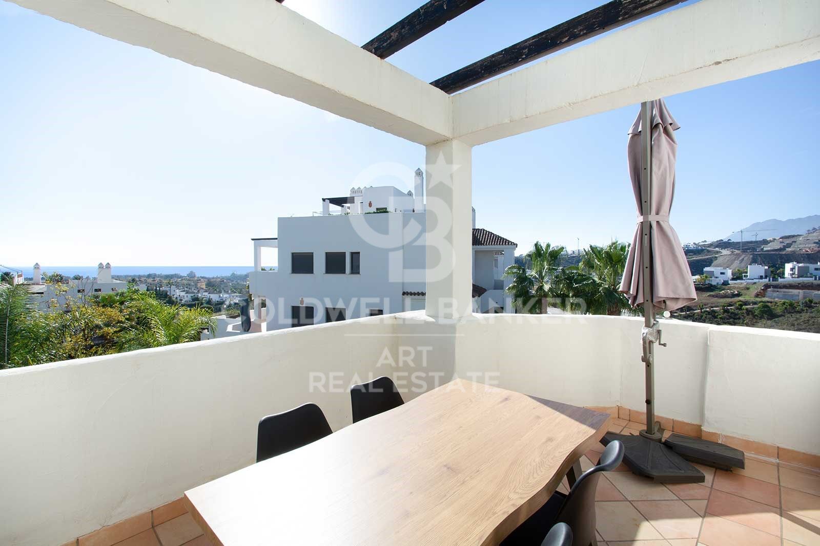 Elegant duplex penthouse with sea views in Selwo, Estepona