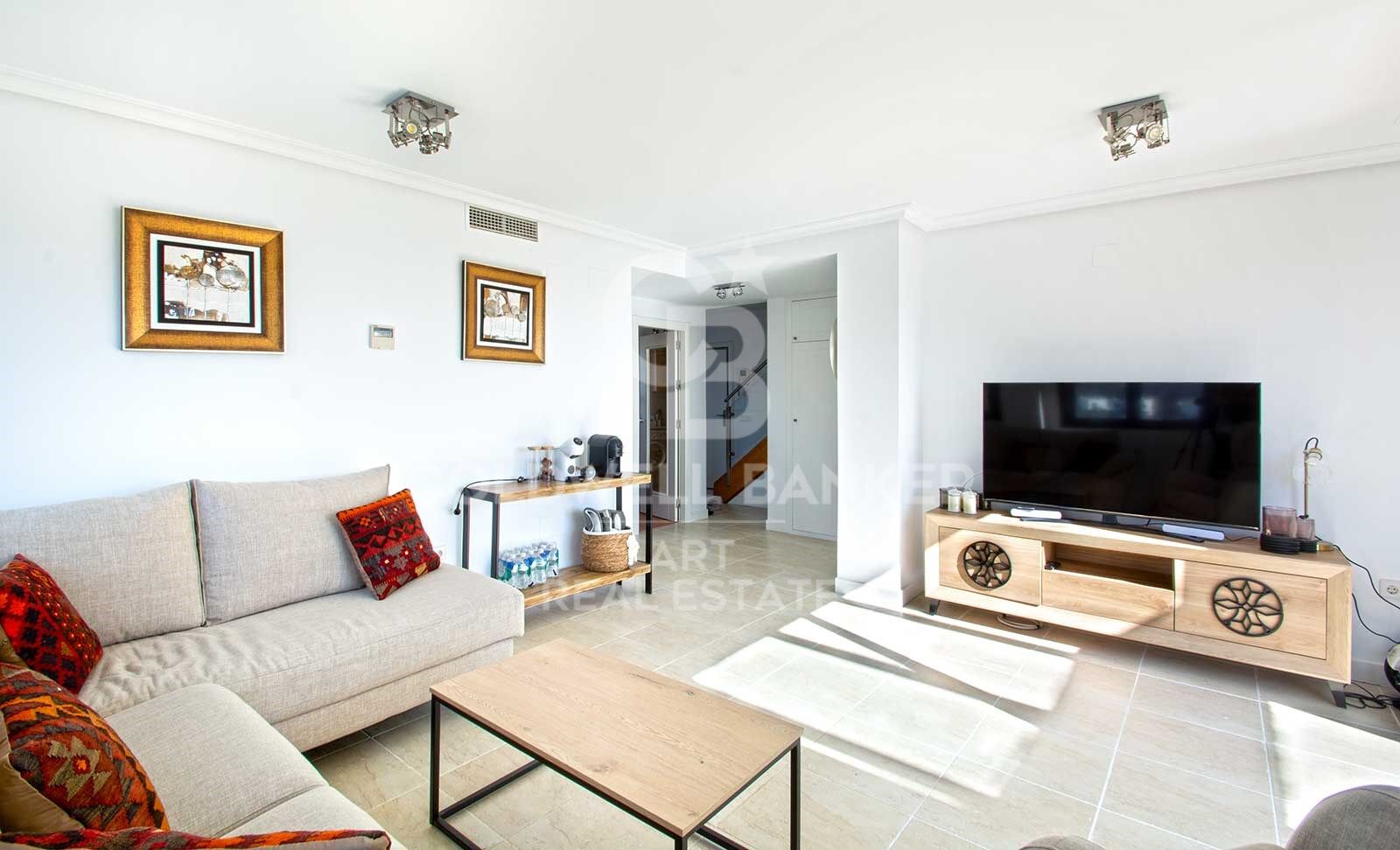 Superbe penthouse duplex avec vue sur la mer à Selwo, Estepona