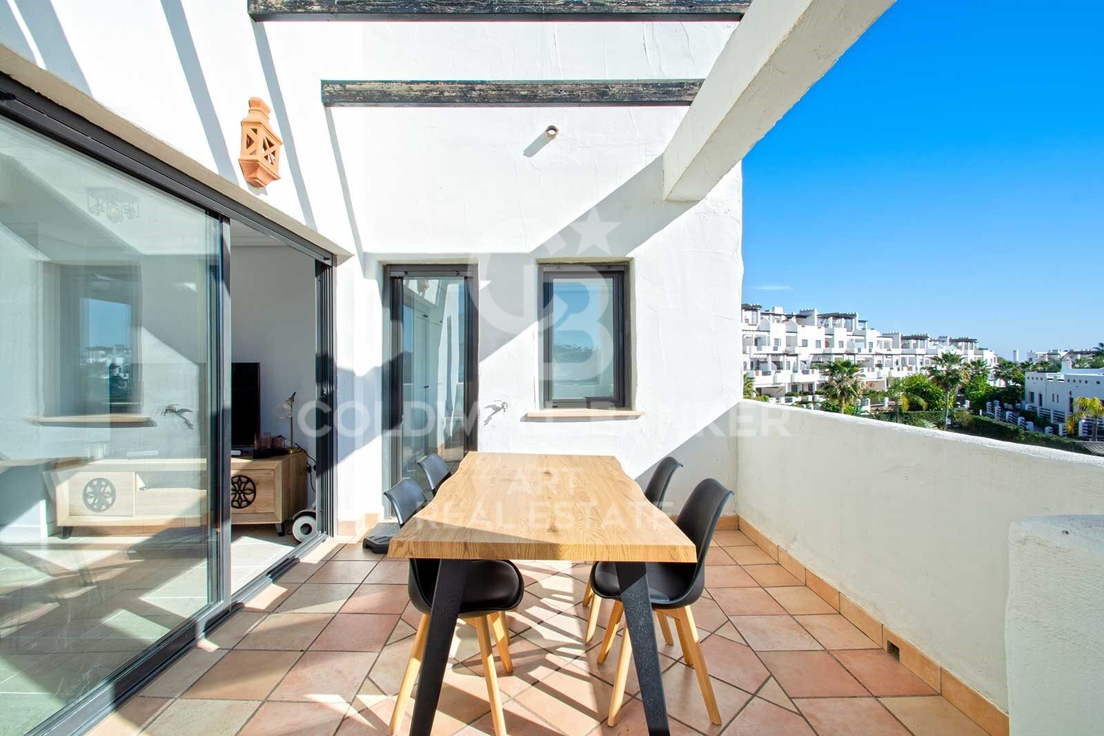 Elegantes Duplex-Penthouse mit Meerblick in Selwo, Estepona