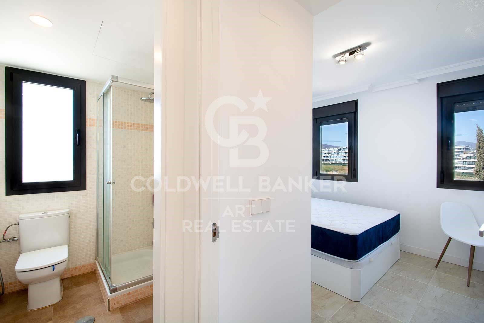 Elegante ático dúplex con vistas al mar en Selwo, Estepona