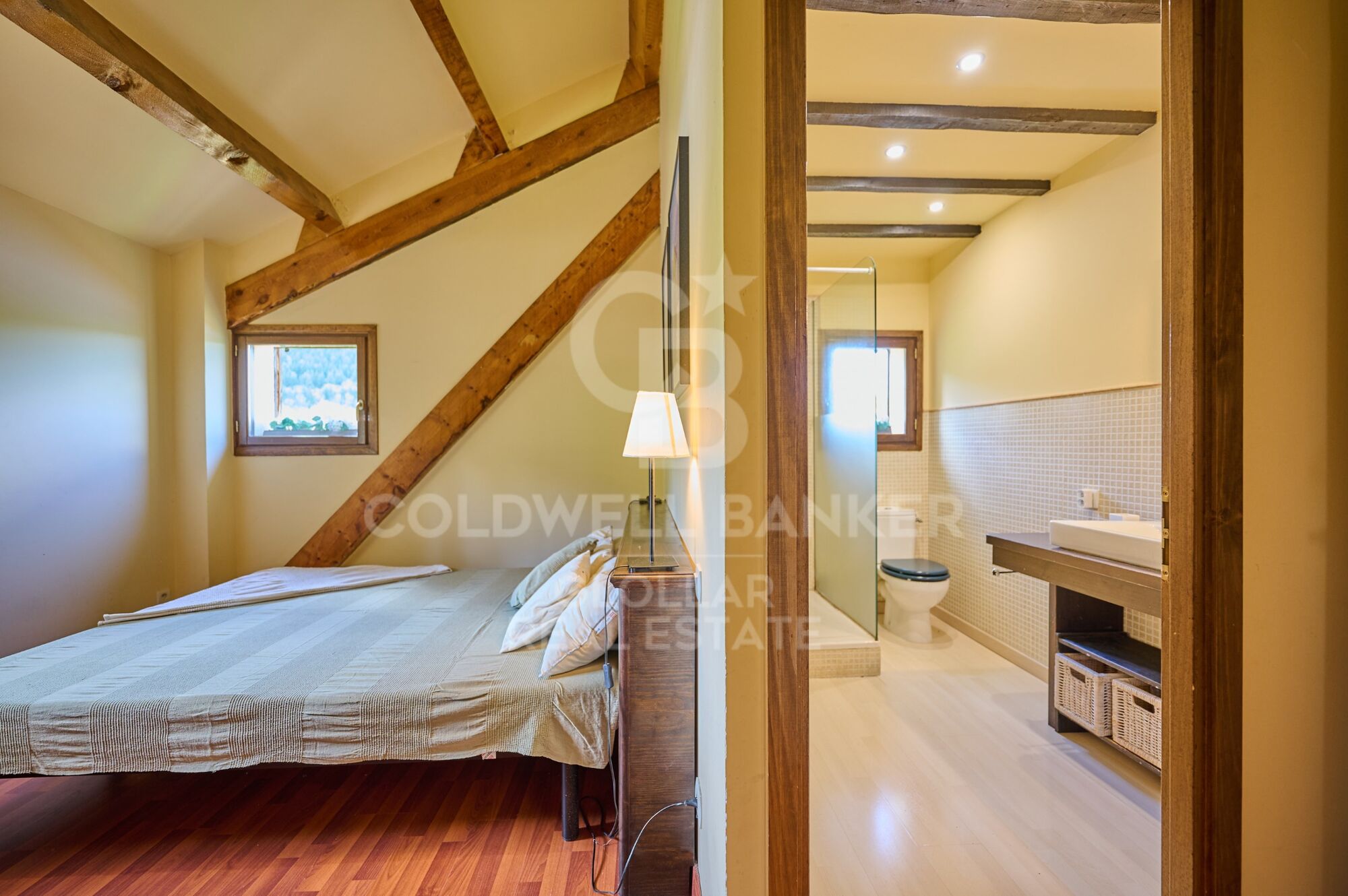 Casa con era ceretana en Err